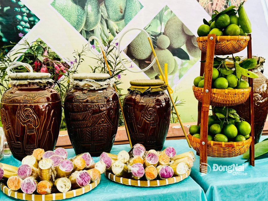 Văn hoá dân tộc S'tiêng — ché rượu cần + nông sản rừng